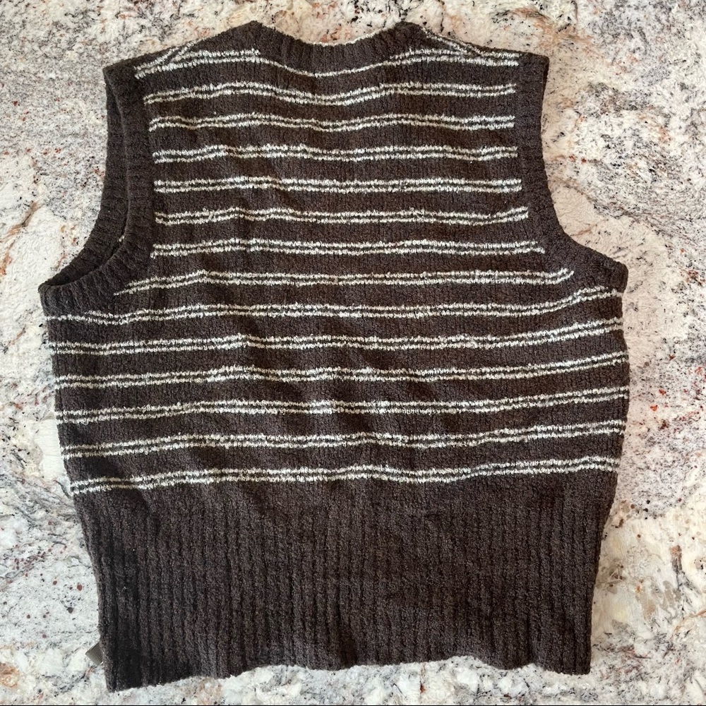 Cute vintage sweater vest - Picture 2 of 8
